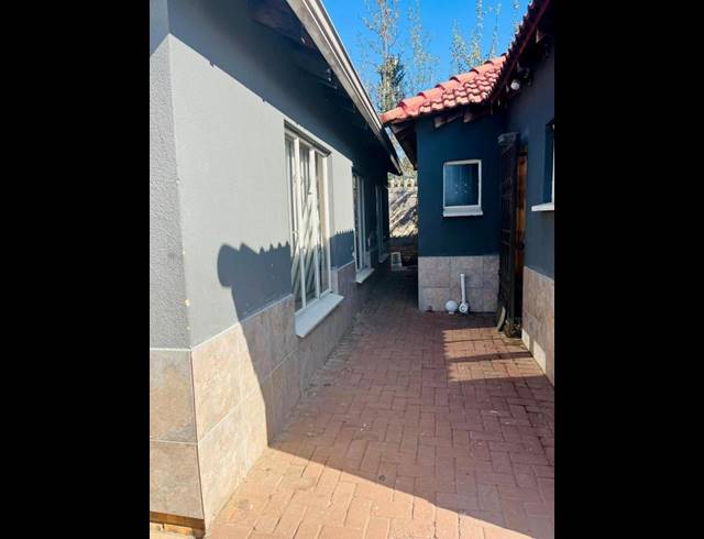 3 BEDROOM PROPERTY TO RENT IN COSMO CITY